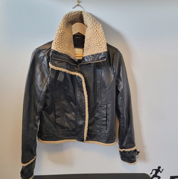 Faux Leather Sherpa Jacket - Picture 4 of 9